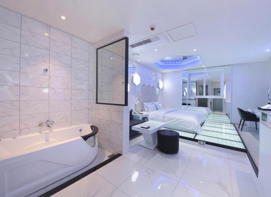 Wj Hotel Pool House Wonju Exterior foto
