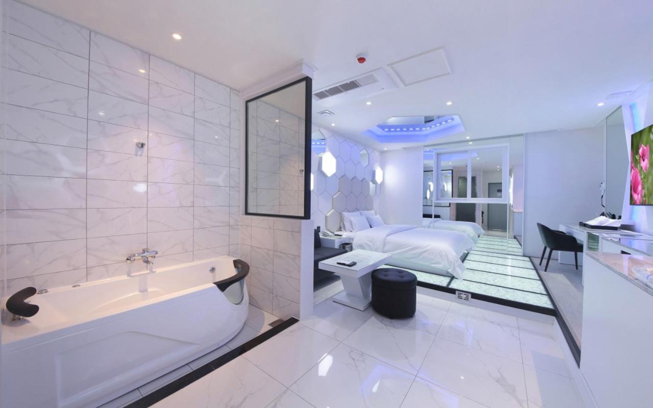Wj Hotel Pool House Wonju Exterior foto